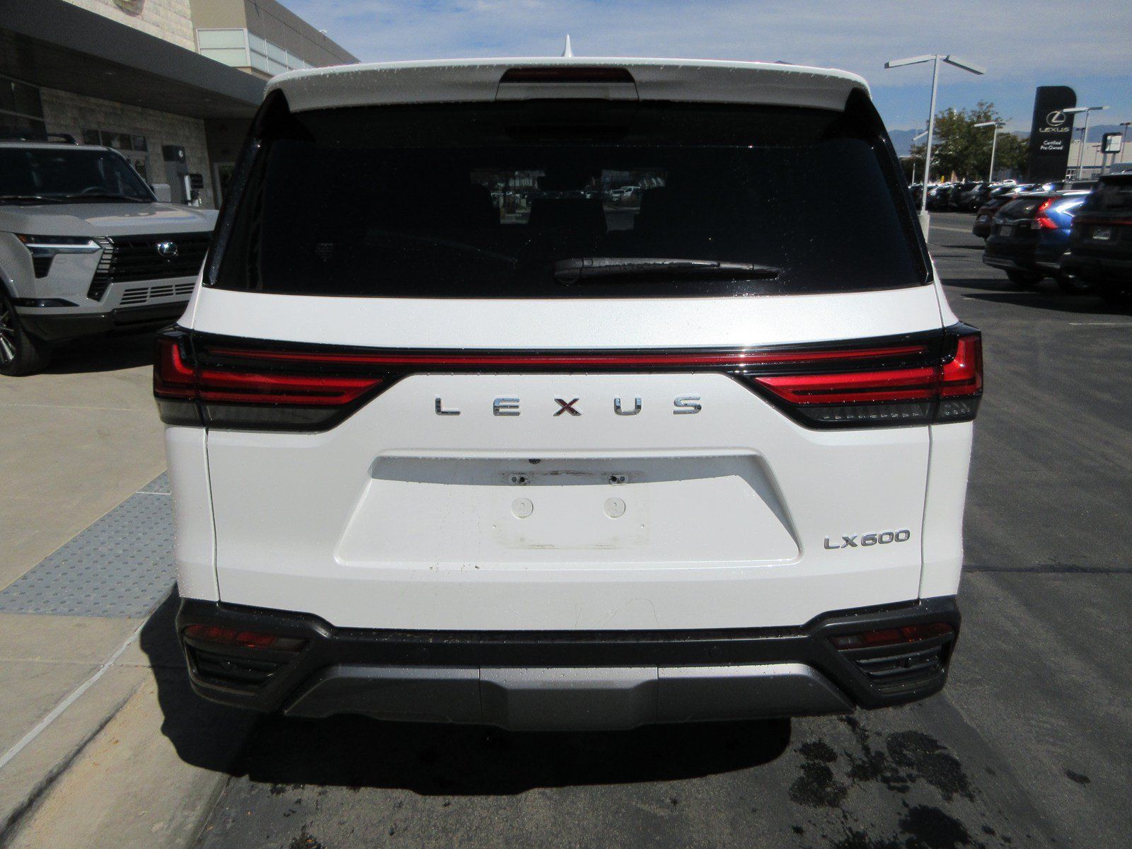Used 2023 Lexus LX 600 4WD w/ Appearance Package image 7
