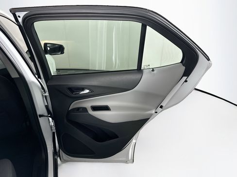 Used 2020 Chevrolet Equinox LS FWD image 29
