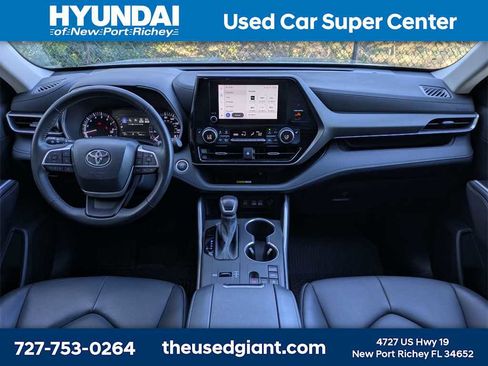 Used 2024 Toyota Highlander LE image 21