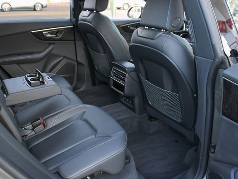 Used 2021 Audi Q8 Prestige image 23