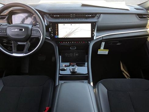 New 2026 Jeep Grand Cherokee Altitude image 15