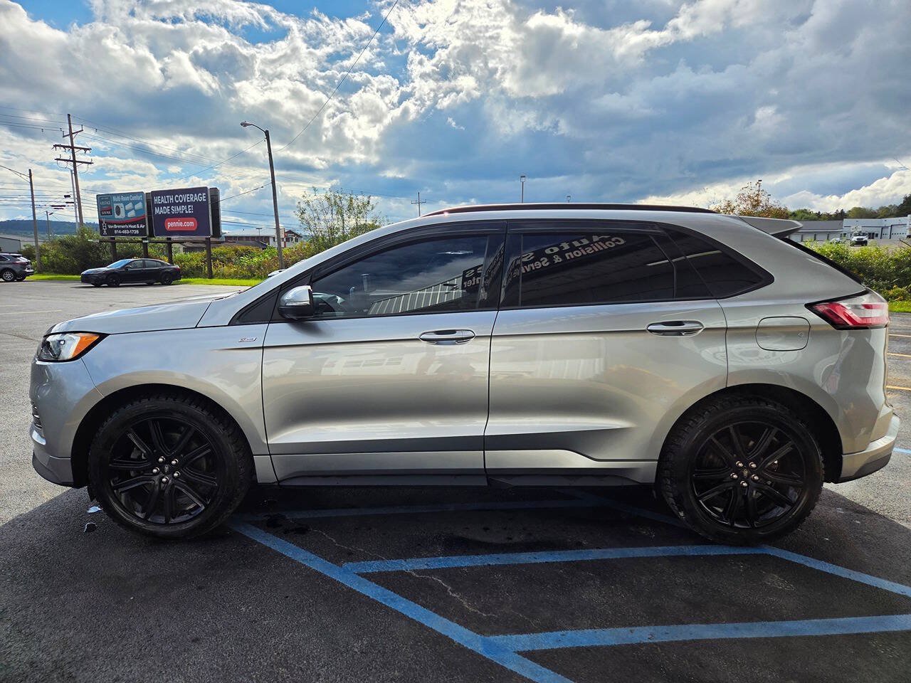 Used 2020 Ford Edge ST-Line w/ Cold Weather Package AWD/4WD image 4
