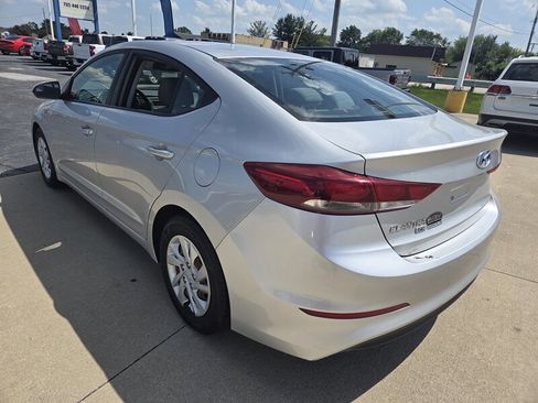 Used 2018 Hyundai Elantra SE w/ Cargo Package image 5
