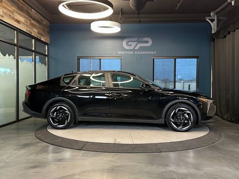 Used 2025 Kia K4 EX image 2