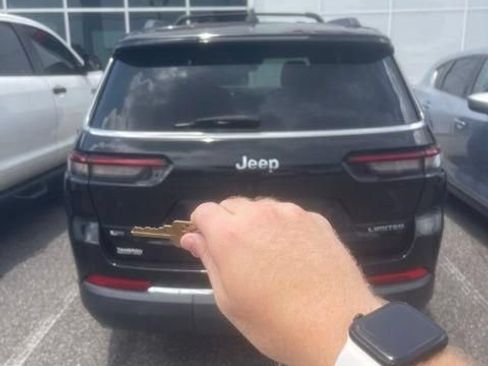 Used 2022 Jeep Grand Cherokee L Limited RWD image 4