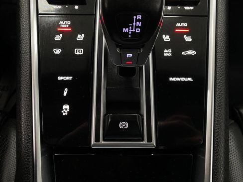 Used 2018 Porsche Panamera image 29