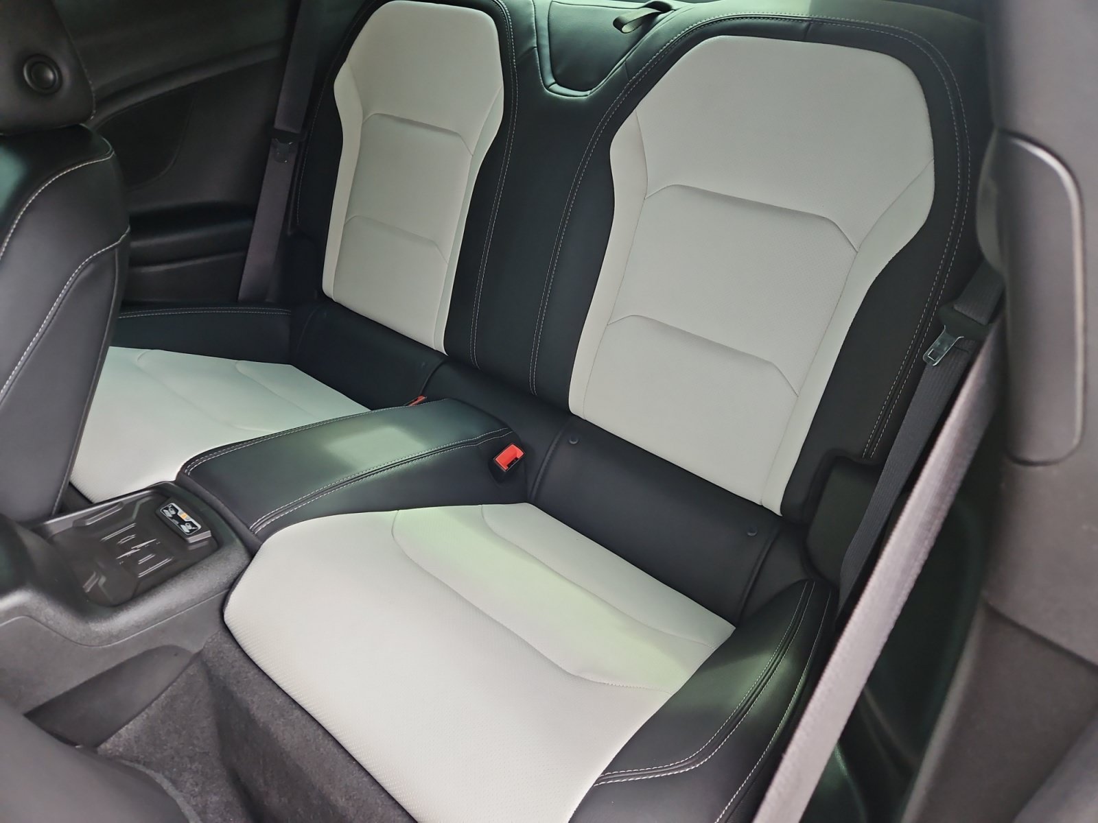 Used 2018 Chevrolet Camaro SS RWD image 13