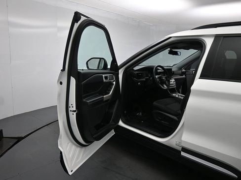 Certified 2022 Ford Explorer XLT image 9