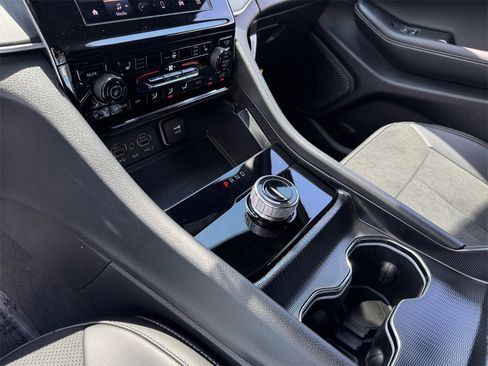 New 2025 Jeep Grand Cherokee Altitude image 25