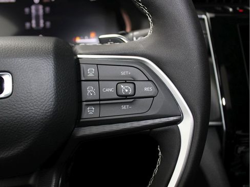 New 2025 Jeep Grand Cherokee Laredo X w/ Luxury Tech Group I image 15