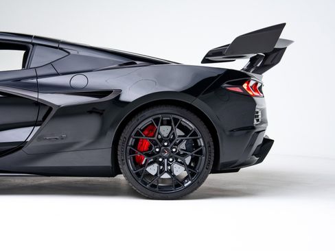 Used 2026 Chevrolet Corvette ZR1 w/ ZR1 Carbon Fiber Aero Package image 12