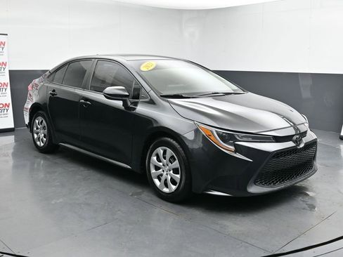 Used 2021 Toyota Corolla LE image 2