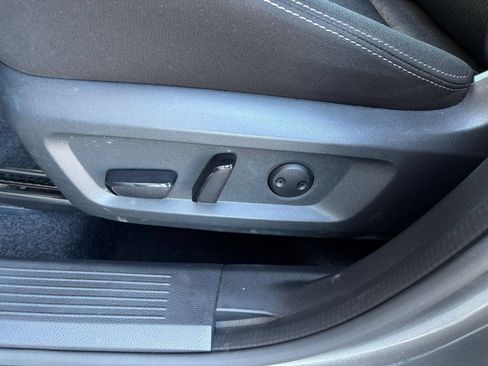 Used 2025 Nissan Rogue SV FWD image 21