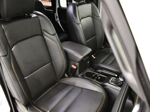 Used 2025 Jeep Wrangler Sahara image 44