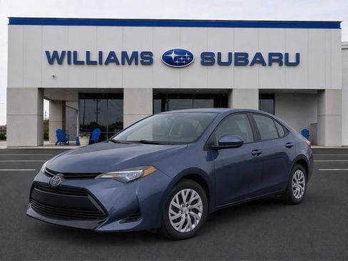 Used 2017 Toyota Corolla LE FWD image 3