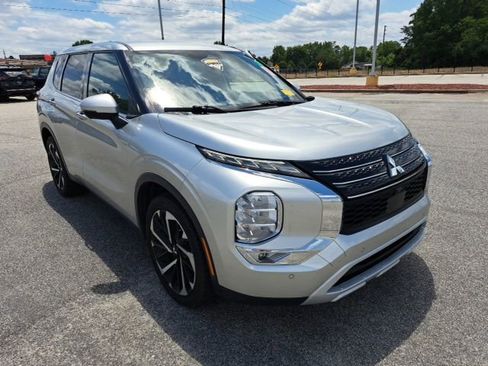 Used 2024 Mitsubishi Outlander SE FWD image 1