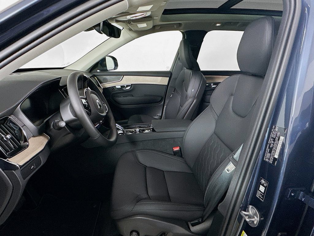 Used 2026 Volvo XC90 B5 Plus w/ Protection Package Premier AWD/4WD image 8