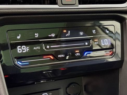 New 2026 Volkswagen Taos SEL AWD/4WD image 17