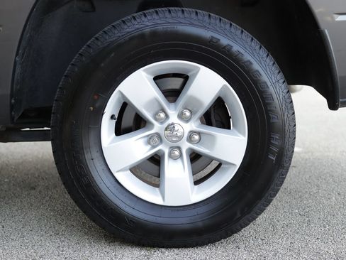 Used 2018 RAM 1500 Express AWD/4WD image 32