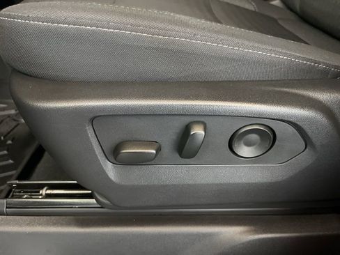 Used 2025 Chevrolet Silverado 1500 LT AWD/4WD image 19