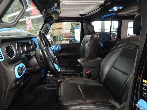 Used 2023 Jeep Wrangler Unlimited Sahara w/ Cold Weather Group image 19