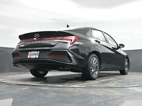 New 2026 Hyundai Elantra Blue image 42