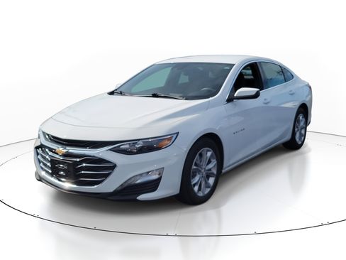 Used 2024 Chevrolet Malibu LT image 2