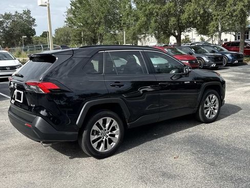 Used 2021 Toyota RAV4 XLE Premium FWD image 4