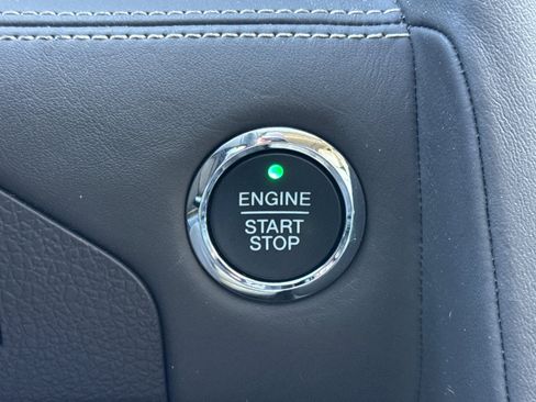 Used 2015 Lincoln Navigator L 4WD w/ Equipment Group 101A Reserve image 25