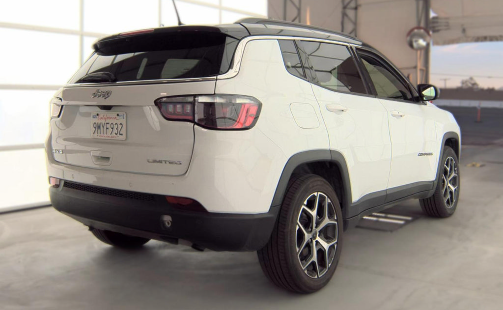 Used 2025 Jeep Compass Limited AWD/4WD image 9