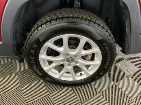 Used 2017 Jeep Cherokee Latitude FWD image 10