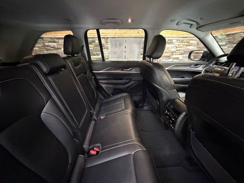 Used 2023 Jeep Grand Cherokee Limited AWD/4WD image 31