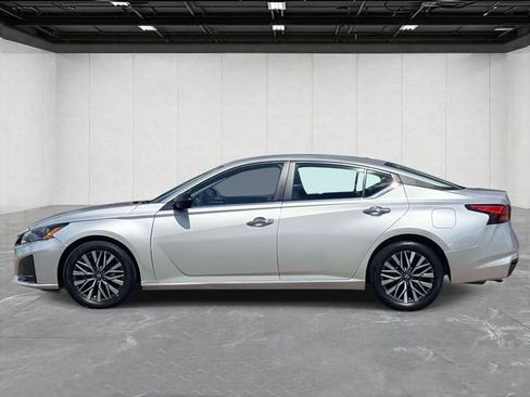 Used 2024 Nissan Altima 2.5 SV FWD image 8
