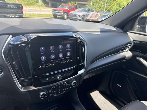 Used 2023 Chevrolet Traverse RS AWD/4WD image 23