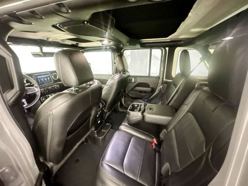 Used 2022 Jeep Wrangler Unlimited Sahara AWD/4WD image 21