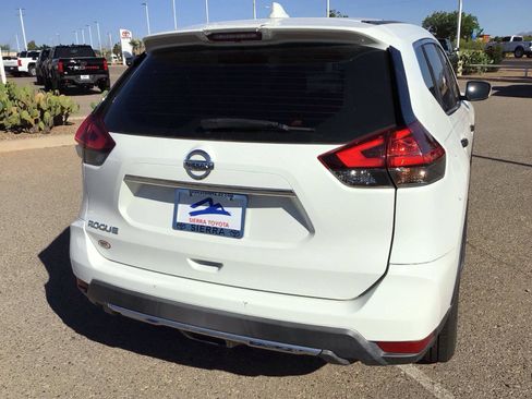 Used 2017 Nissan Rogue S FWD image 12