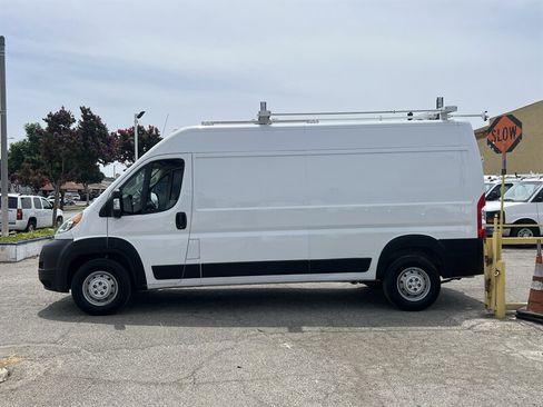 Used 2021 RAM ProMaster 2500 w/ Convenience Group FWD image 4