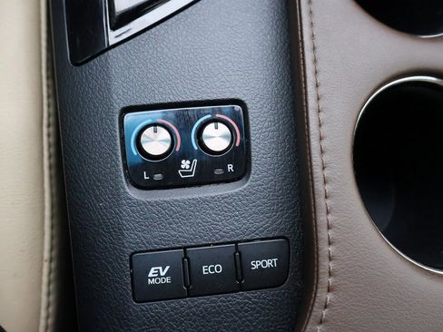 Used 2013 Toyota Avalon Limited image 24