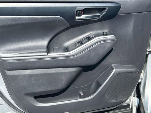 Used 2021 Toyota Highlander XLE image 27