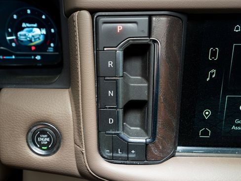 Used 2023 GMC Yukon XL Denali w/ Denali Reserve Package image 28