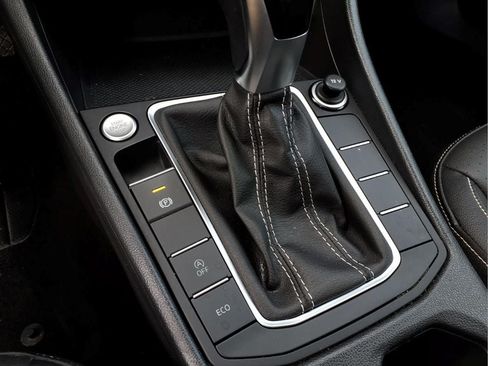 Used 2024 Volkswagen Jetta SE FWD image 15