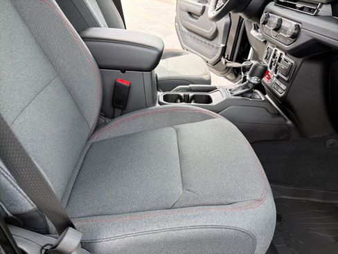 New 2026 Jeep Wrangler Unlimited Rubicon image 15