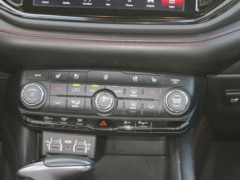 Used 2024 Dodge Durango GT image 23