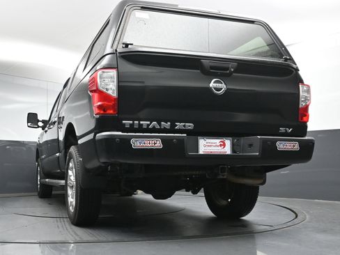 Used 2017 Nissan Titan SV image 28