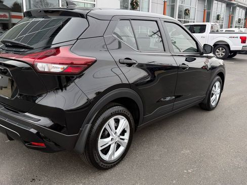 Used 2025 Nissan Kicks Play S image 2