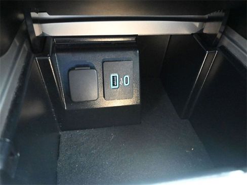 Used 2023 Ford Explorer Limited image 24