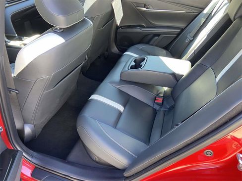Used 2025 Toyota Camry SE w/ Convenience Package image 17