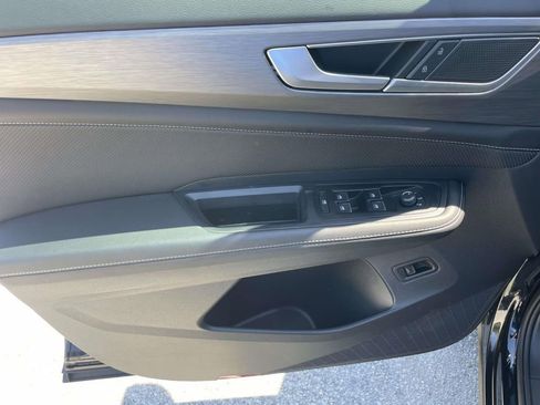 Used 2026 Volkswagen Atlas Cross Sport SE w/ Panoramic Sunroof Package FWD image 17