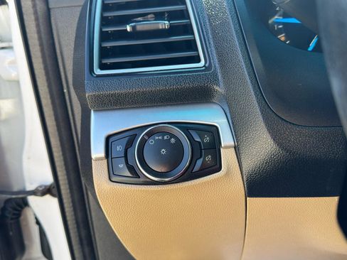 Used 2016 Ford Explorer XLT image 19