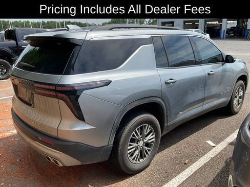 Certified 2025 Chevrolet Traverse LT FWD image 6